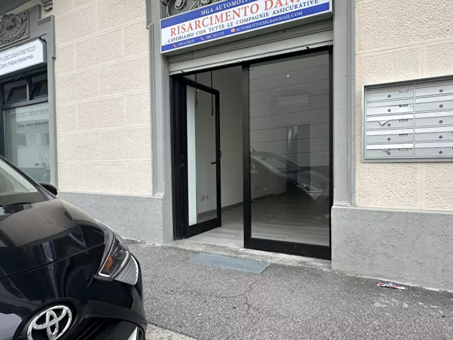 Immagine 13 di Negozio in affitto  in Via Savonarola a Monza
