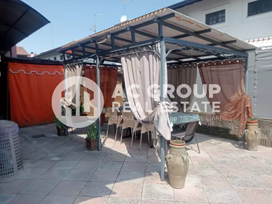 Immagine 11 di Villetta a schiera in vendita  in Via Adamello a Caronno Pertusella