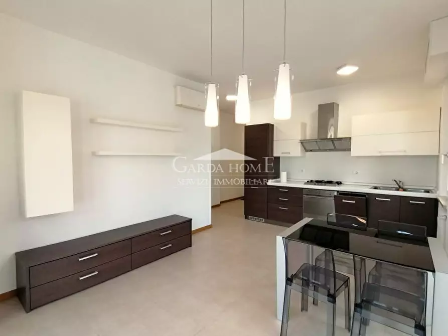 Immagine 1 di Appartamento in vendita  in Via Aleardi a Desenzano Del Garda
