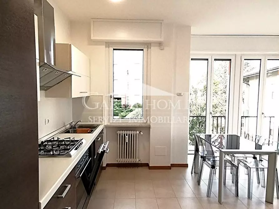 Immagine 2 di Appartamento in vendita  in Via Aleardi a Desenzano Del Garda