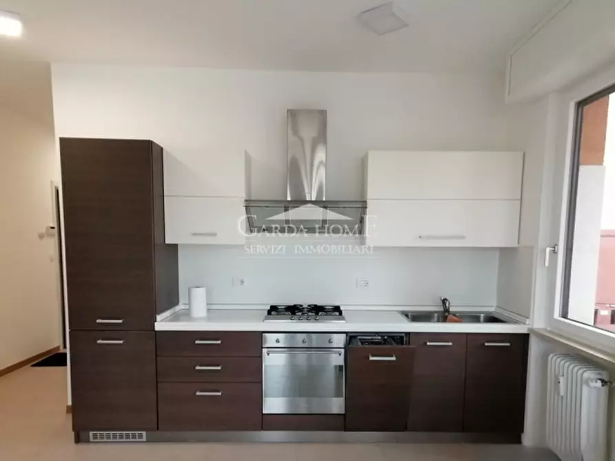 Immagine 5 di Appartamento in vendita  in Via Aleardi a Desenzano Del Garda