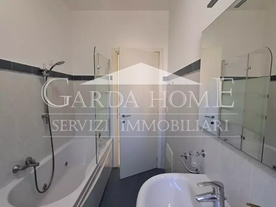 Immagine 24 di Appartamento in vendita  in Via Aleardi a Desenzano Del Garda