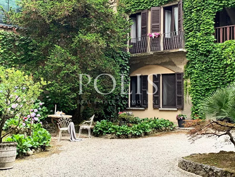 Immagine 10 di Villa in vendita  in VIA DIAZ a Alzate Brianza