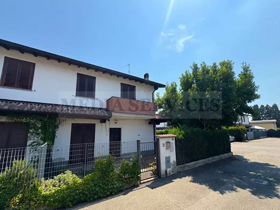 Immagine 1 di Villa in vendita  in via Roma n° 35 a Garlasco