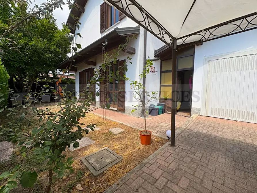Immagine 27 di Villa in vendita  in via Roma n° 35 a Garlasco