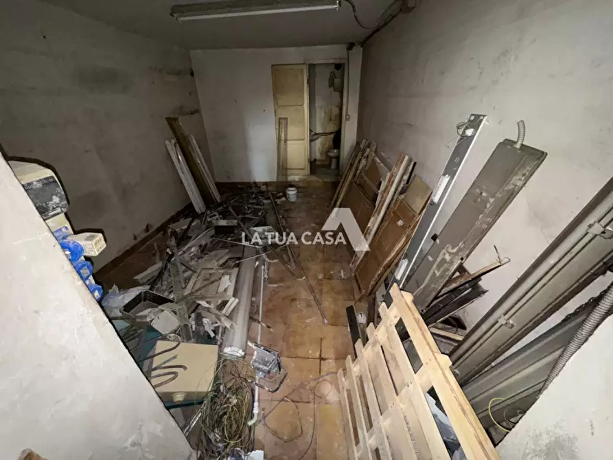 Immagine 4 di Negozio in affitto  a Verona