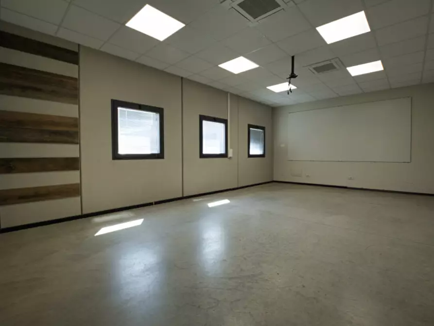 Immagine 11 di Laboratorio in vendita  a Fiorano Modenese