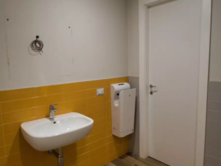 Immagine 27 di Laboratorio in vendita  a Fiorano Modenese