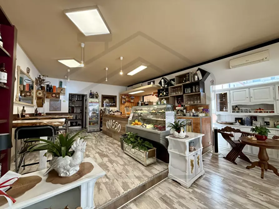 Immagine 1 di Attività commerciale in vendita  in Corso delle Terme a Montegrotto Terme