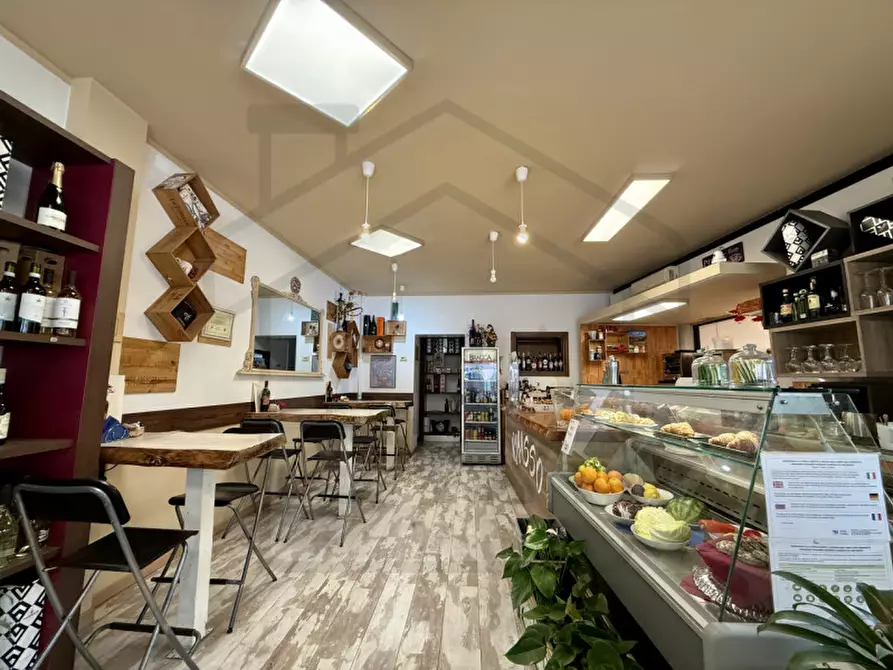 Immagine 2 di Attività commerciale in vendita  in Corso delle Terme a Montegrotto Terme