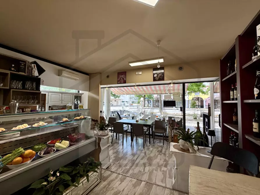 Immagine 6 di Attività commerciale in vendita  in Corso delle Terme a Montegrotto Terme