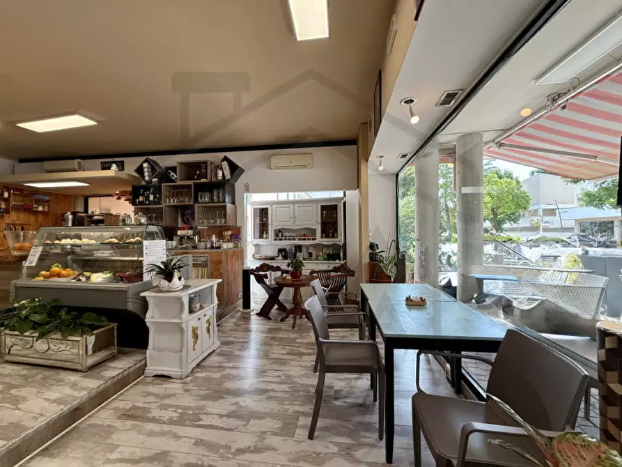 Immagine 11 di Attività commerciale in vendita  in Corso delle Terme a Montegrotto Terme