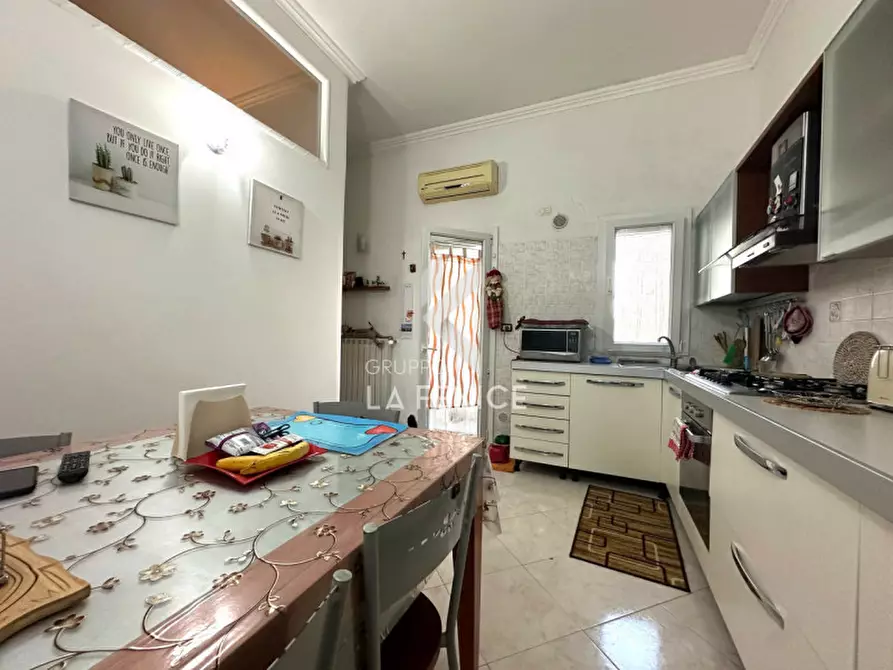 Immagine 11 di Appartamento in vendita  in corso dei mille  55 a Martina Franca