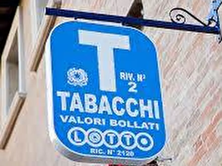 Immagine 1 di Attività commerciale in vendita  a Padova