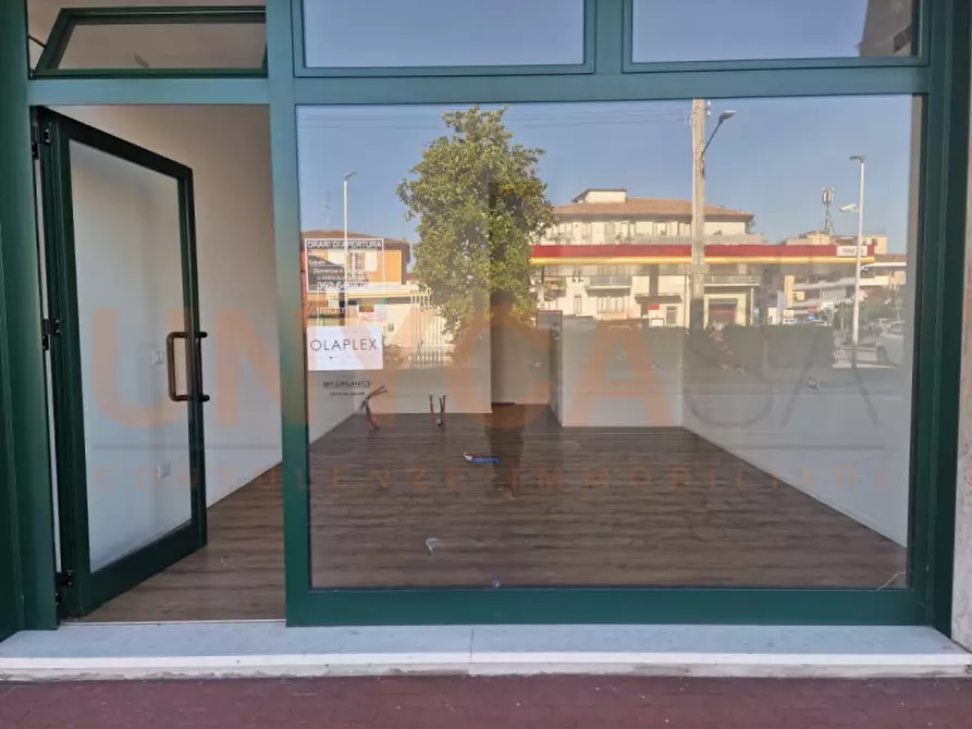 Immagine 3 di Negozio in affitto  a Padova