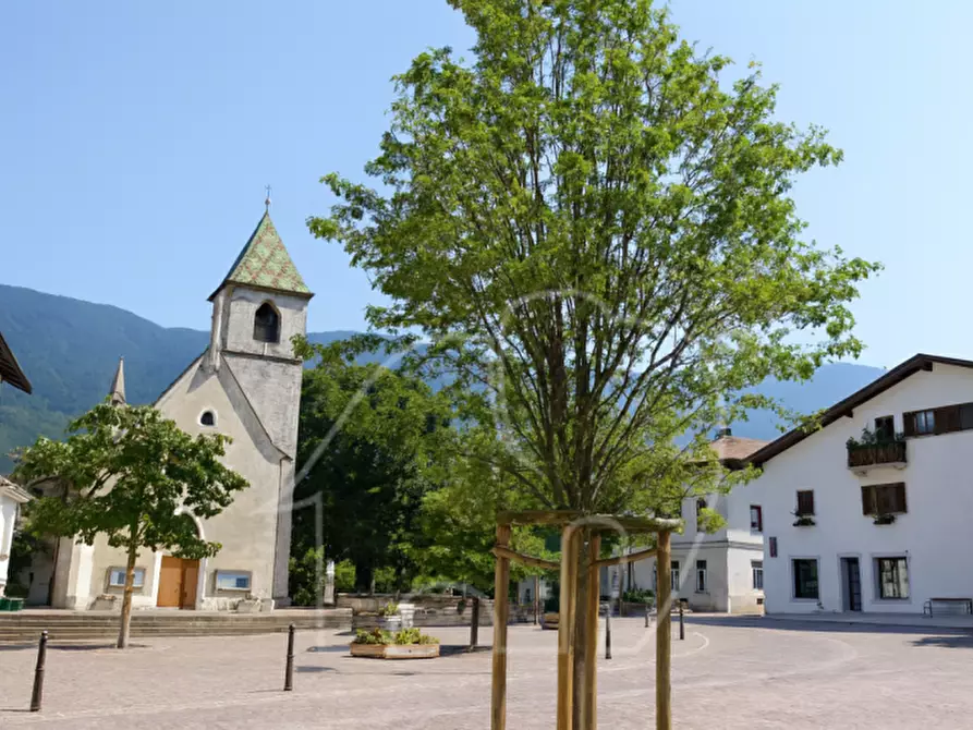Immagine 2 di Attività commerciale in vendita  in St. Martinsplatz - Piazza San Martino a Cortina Sulla Strada Del Vino .Kurtinig An D.