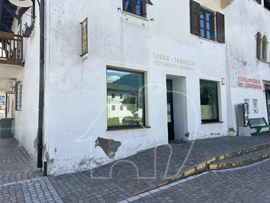 Immagine 3 di Attività commerciale in vendita  in St. Martinsplatz - Piazza San Martino a Cortina Sulla Strada Del Vino .Kurtinig An D.