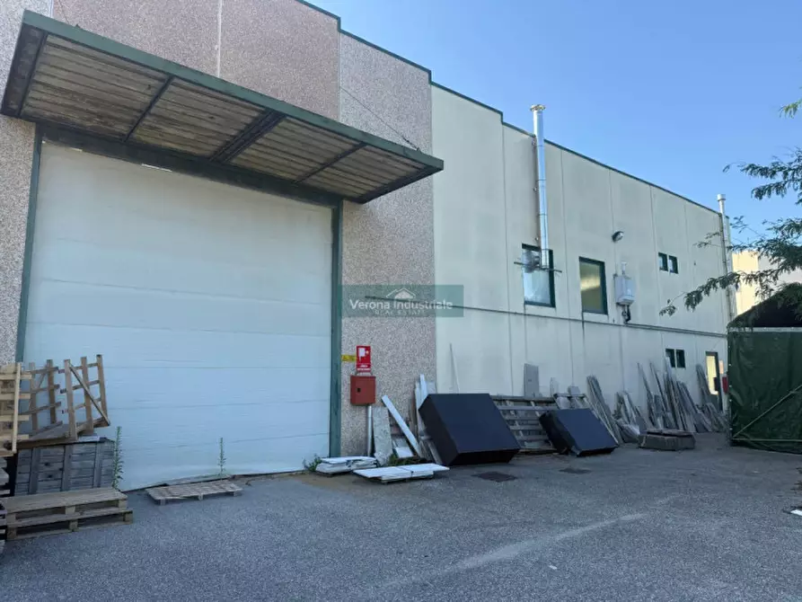 Immagine 1 di Capannone industriale in affitto  a Caprino Veronese
