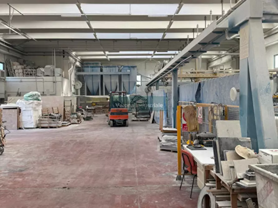 Immagine 4 di Capannone industriale in affitto  a Caprino Veronese