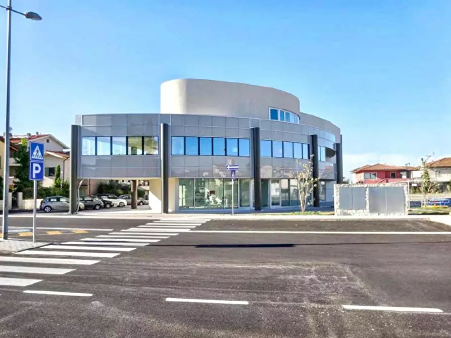 Immagine 1 di Negozio in vendita  in Via Aldo Moro, 56035 Perignano PI, Italia a Casciana Terme Lari