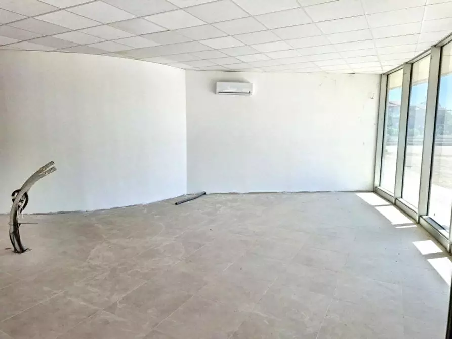 Immagine 5 di Negozio in vendita  in Via Aldo Moro, 56035 Perignano PI, Italia a Casciana Terme Lari