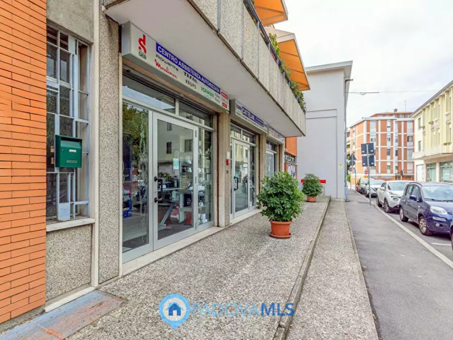 Immagine 1 di Negozio in vendita  in Via Sant'Osvaldo a Padova