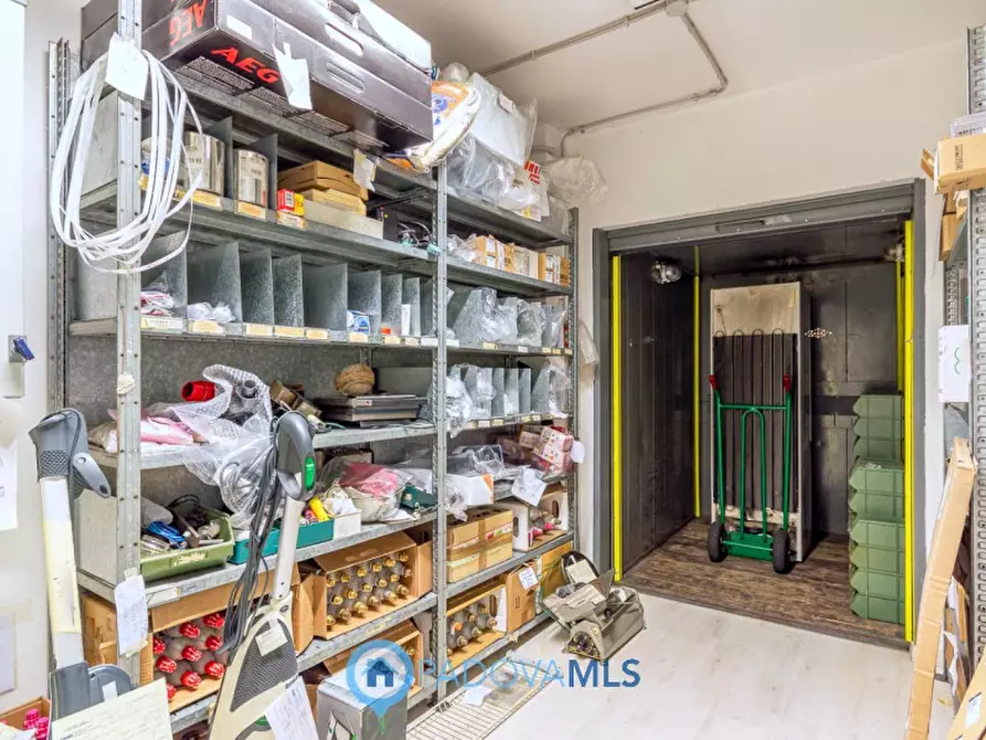 Immagine 6 di Negozio in vendita  in Via Sant'Osvaldo a Padova