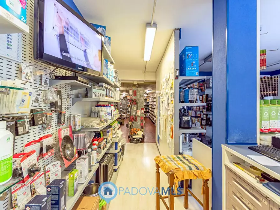 Immagine 8 di Negozio in vendita  in Via Sant'Osvaldo a Padova