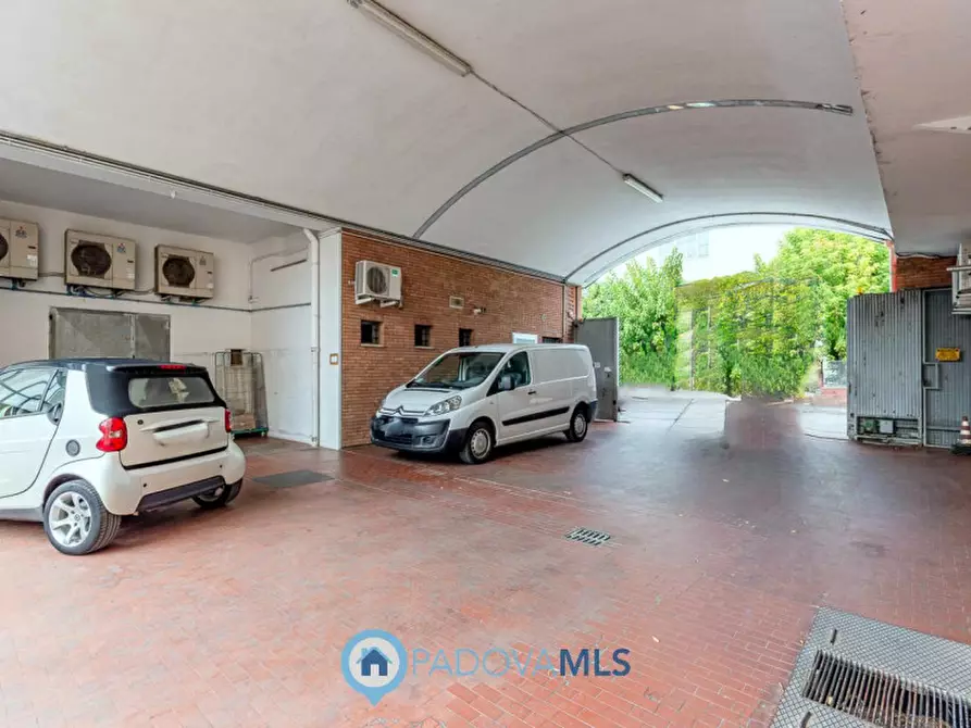 Immagine 9 di Negozio in vendita  in Via Sant'Osvaldo a Padova