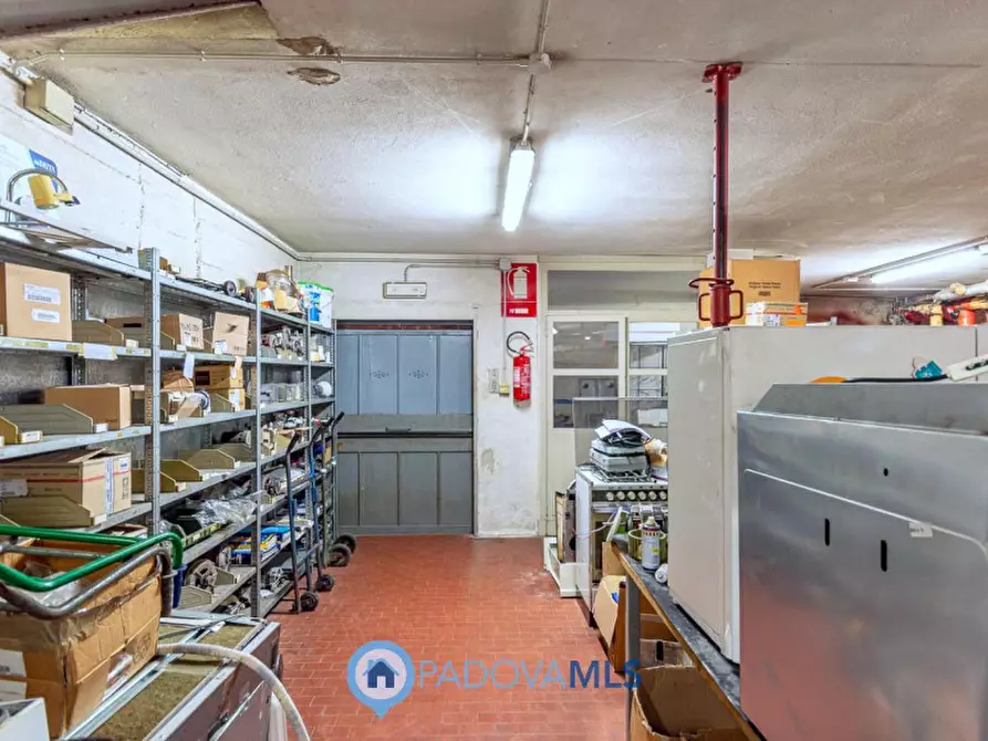 Immagine 12 di Negozio in vendita  in Via Sant'Osvaldo a Padova