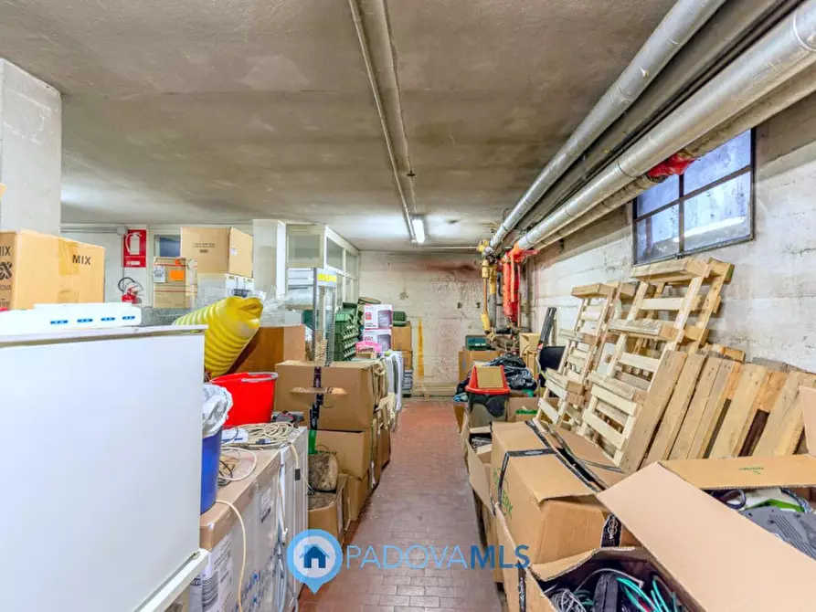 Immagine 13 di Negozio in vendita  in Via Sant'Osvaldo a Padova