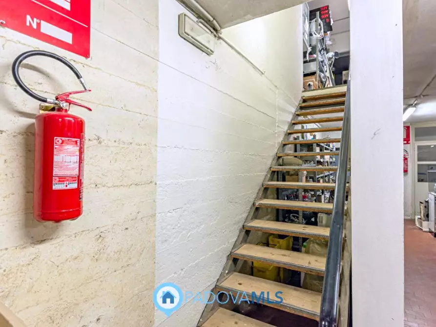 Immagine 14 di Negozio in vendita  in Via Sant'Osvaldo a Padova