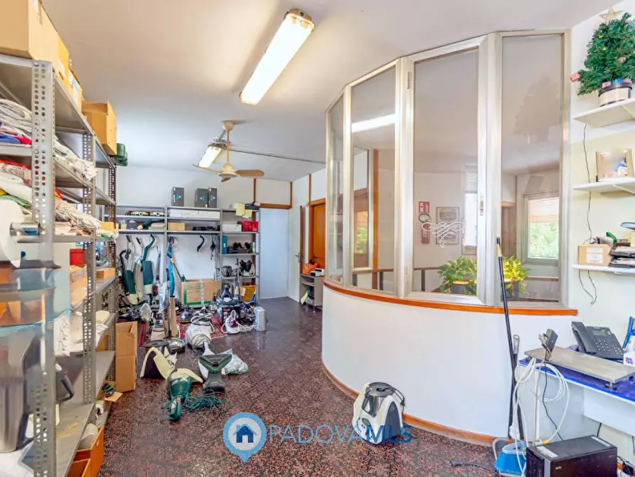 Immagine 15 di Negozio in vendita  in Via Sant'Osvaldo a Padova