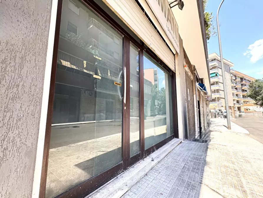 Immagine 1 di Negozio in vendita  in Via Serafino Elmo 15 a Lecce