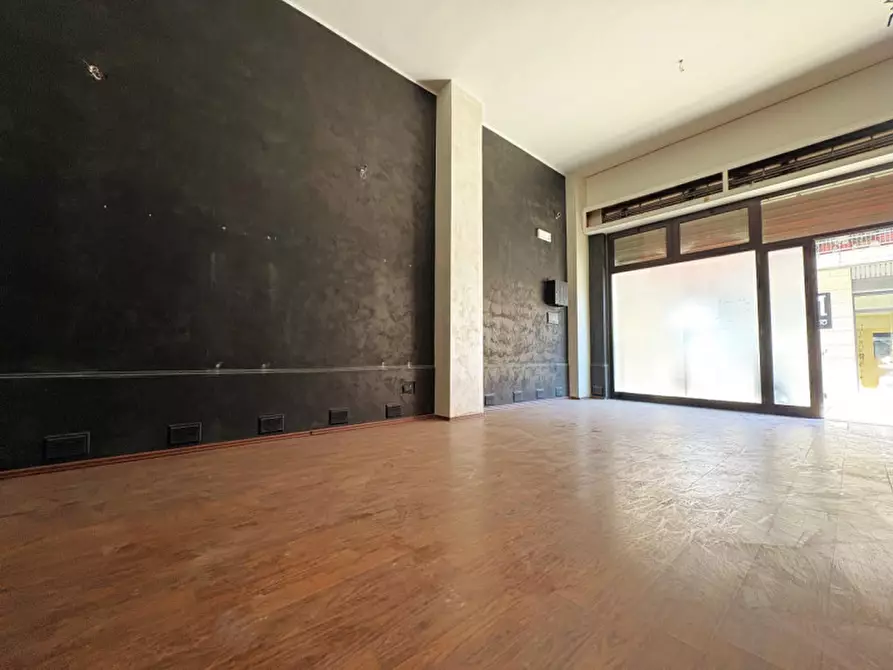 Immagine 4 di Negozio in vendita  in Via Serafino Elmo 15 a Lecce