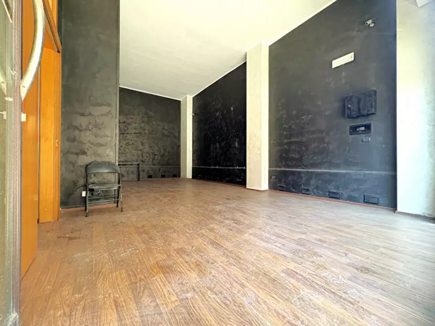 Immagine 5 di Negozio in vendita  in Via Serafino Elmo 15 a Lecce