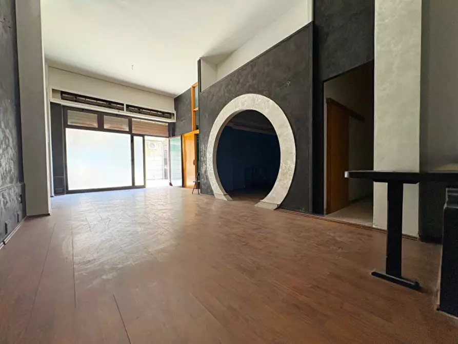 Immagine 7 di Negozio in vendita  in Via Serafino Elmo 15 a Lecce