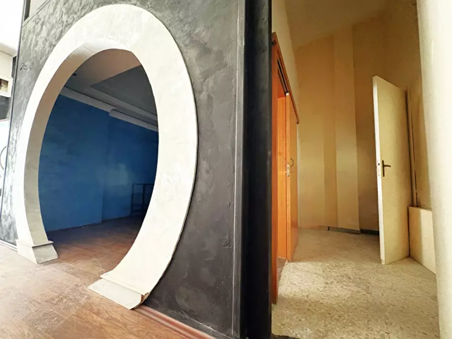 Immagine 8 di Negozio in vendita  in Via Serafino Elmo 15 a Lecce