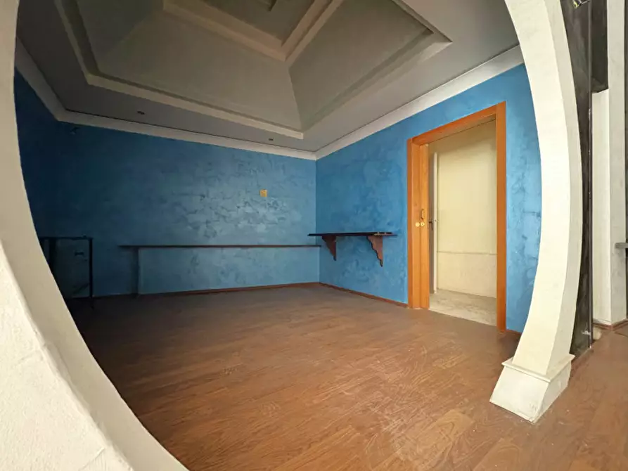 Immagine 9 di Negozio in vendita  in Via Serafino Elmo 15 a Lecce