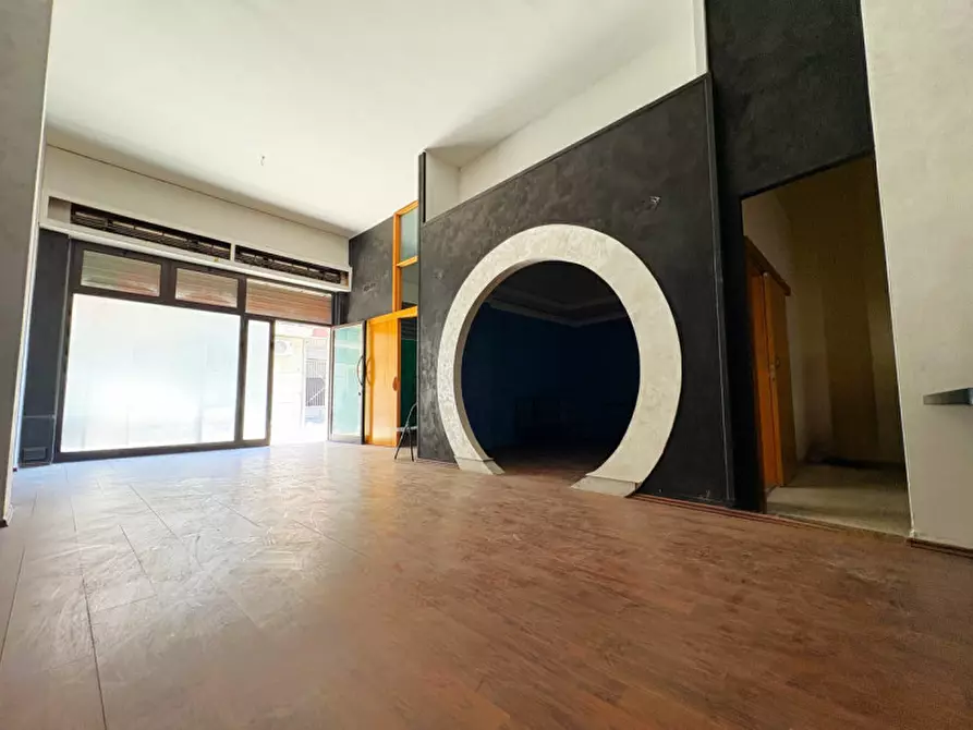 Immagine 10 di Negozio in vendita  in Via Serafino Elmo 15 a Lecce