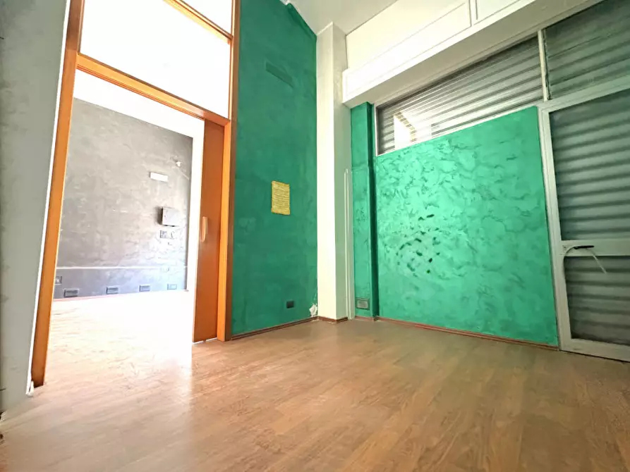 Immagine 11 di Negozio in vendita  in Via Serafino Elmo 15 a Lecce