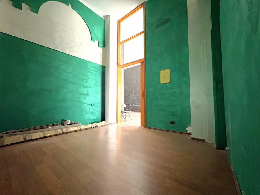 Immagine 12 di Negozio in vendita  in Via Serafino Elmo 15 a Lecce