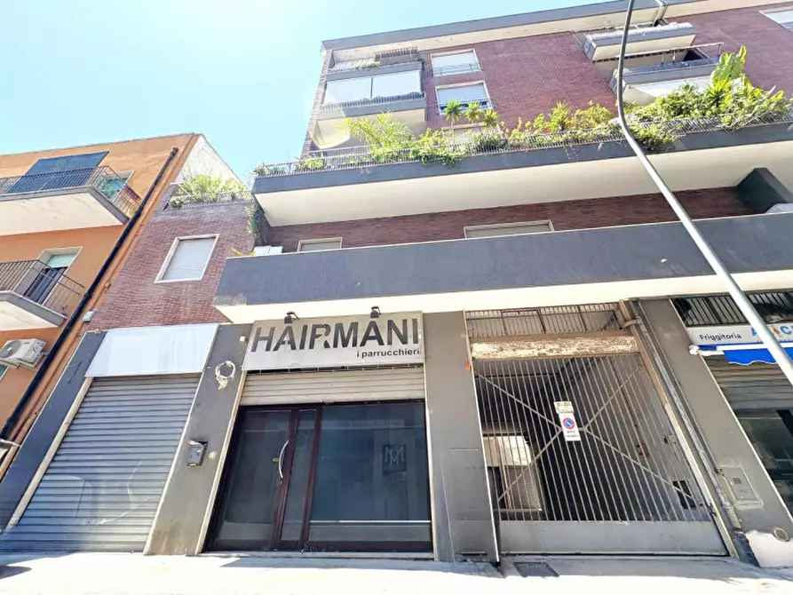 Immagine 13 di Negozio in vendita  in Via Serafino Elmo 15 a Lecce