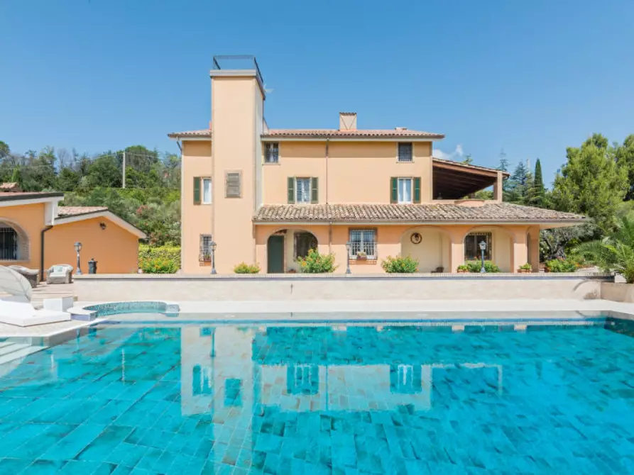 Immagine 2 di Villa in vendita  in Contrada Camera a Porto San Giorgio