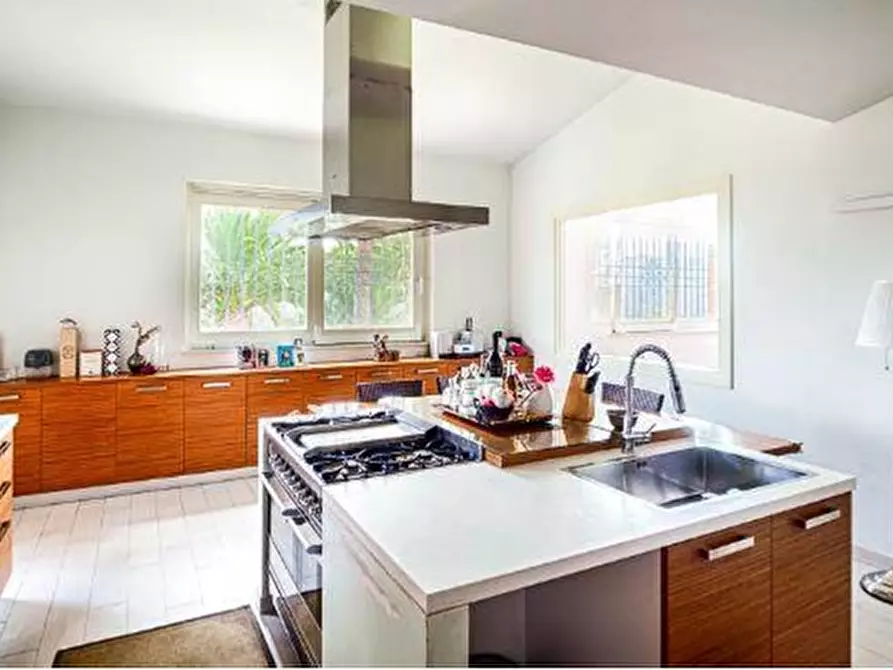 Immagine 19 di Villa in vendita  in Contrada Camera a Porto San Giorgio