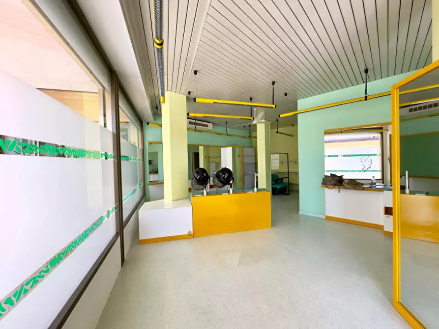 Immagine 3 di Negozio in vendita  in Via Runcis 2 a Casarsa Della Delizia