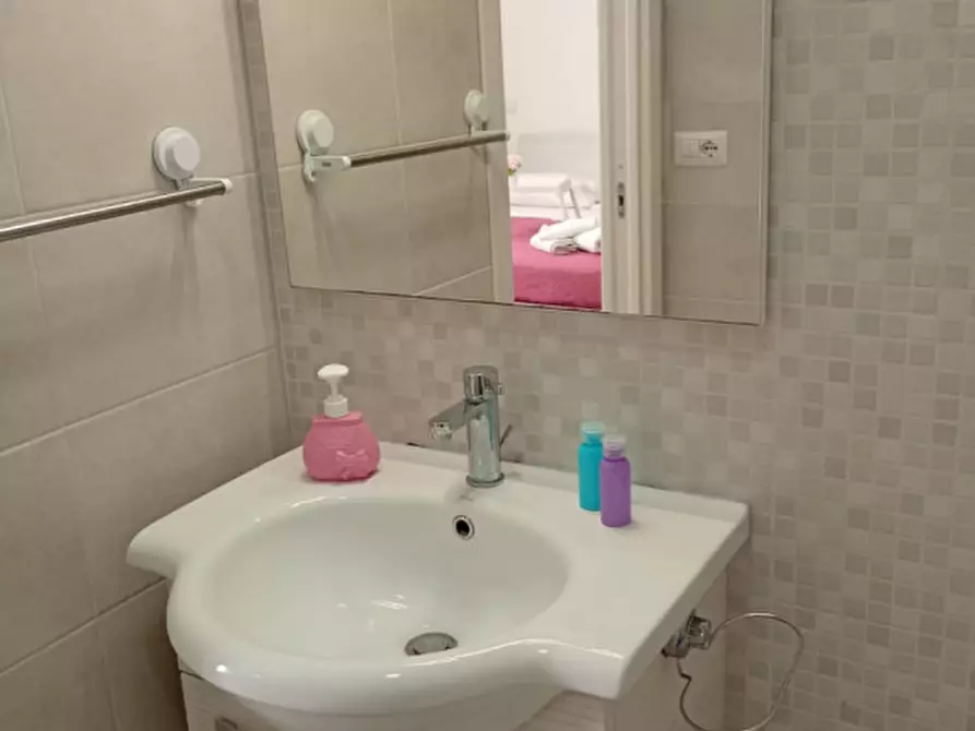 Immagine 26 di Camera in affitto  in Oronzo Costa 44 a Napoli