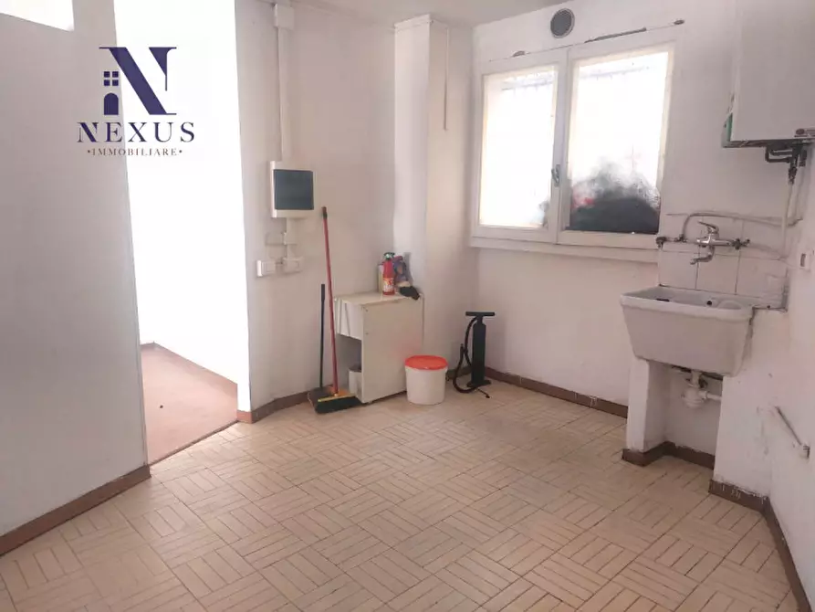 Immagine 9 di Negozio in affitto  in Via Montevecchio 80 a Fano