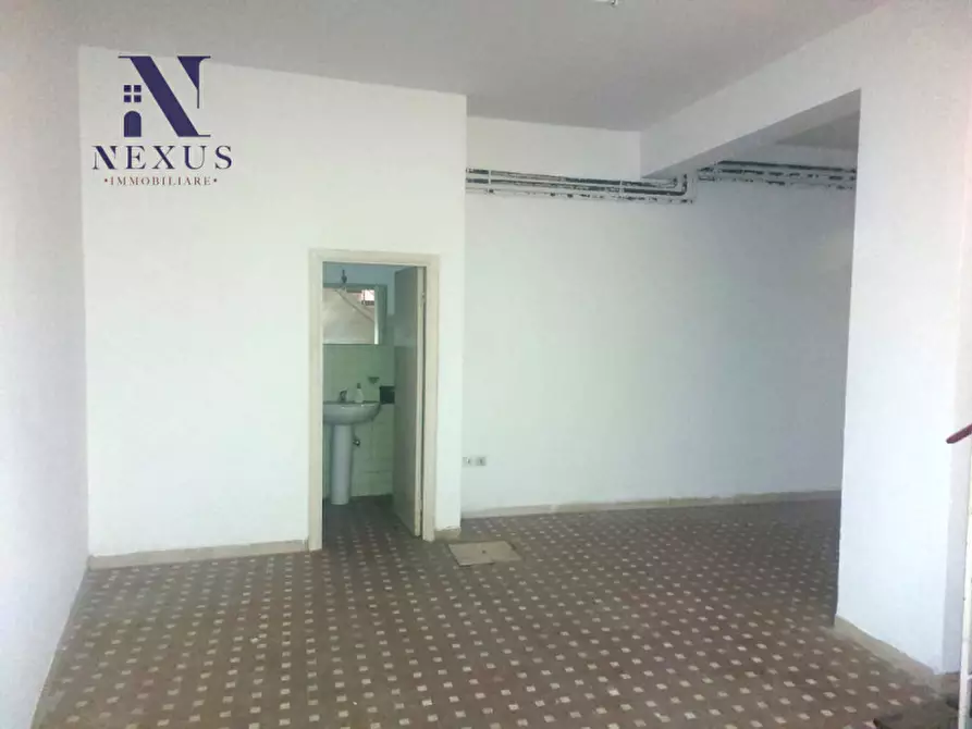 Immagine 18 di Negozio in affitto  in Via Montevecchio 80 a Fano