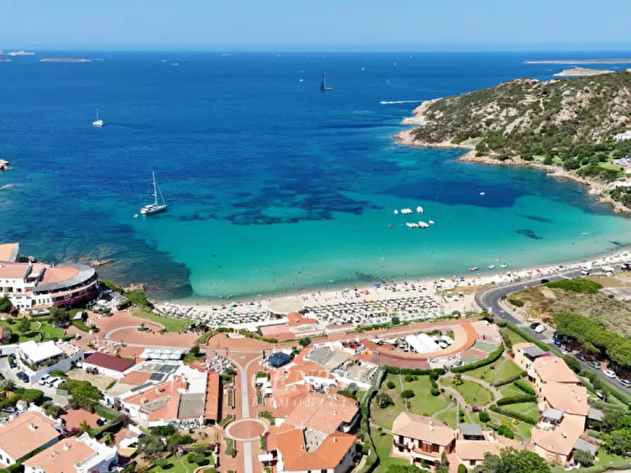 Immagine 1 di Attività commerciale in affitto  in Baja Sardinia a Arzachena